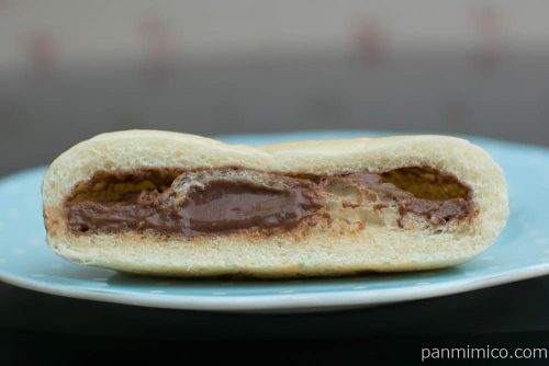 冷やしてもおいしいチョコムースパン【Pasco】断面図