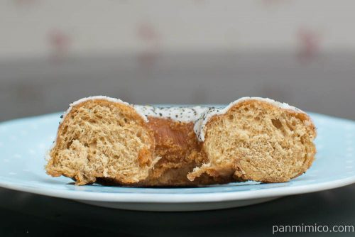 台湾ドーナツ（ミルクティー風味）【ヤマザキ】断面図