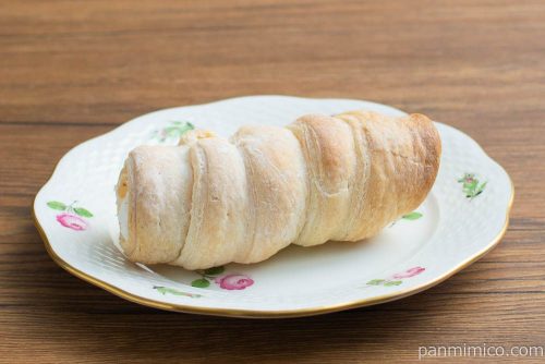 パイコロネ（ミルク風味ホイップ）【ヤマザキ】横から見た図