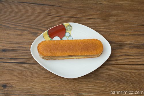 香ばしいクッキーのクリームサンド（コーヒー）【ファミリーマート】上から見た図