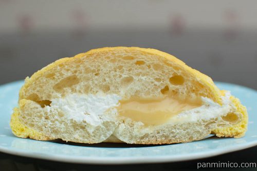 バナナメロンパン【ローソン】断面図