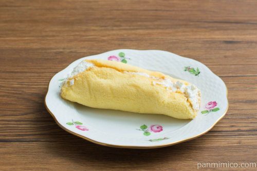 プリンアラモード風味オムレット【ヤマザキ】横から見た図