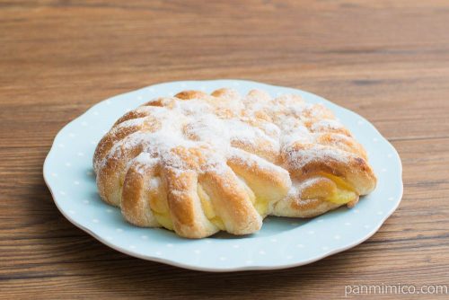 カスタードケーキデニッシュ【ローソン】横から見た図