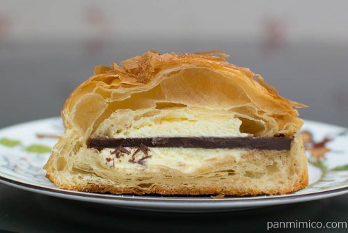 はみでる板チョコデニッシュ【ローソン】断面図