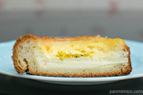 フリアンド　マスカルポーネクリームパン　断面図