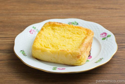 冷やして食べるフレンチトースト【ファミリーマート】横から見た図