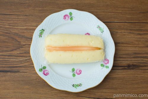 ミルキーとあかつき桃の蒸しケーキ【ヤマザキ】上から見た図