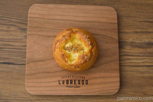 【haru’s BAKERY（ハルズベーカリー）】昆布チーズ上から見た図