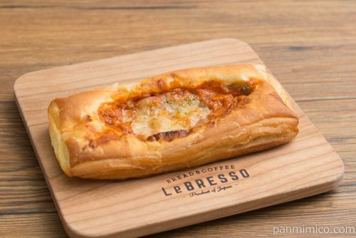 グリル野菜とミートソースのデニッシュ【ローソン】横から見た図
