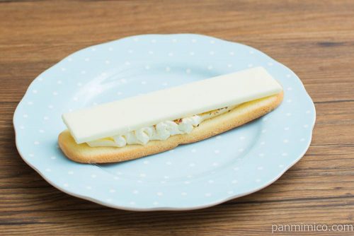 パキチョコ＆ラングドシャサンド（チーズ）【ファミリーマート】横から見た図