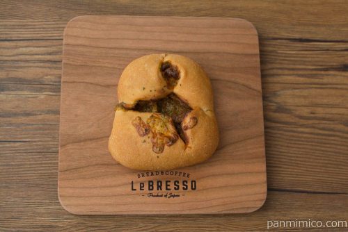 四角いキーマカレーパン【ローソン】上から見た図