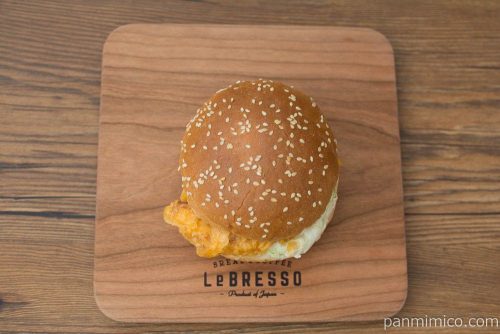 鶏タツタバーガー【ファミリーマート】上から見た図