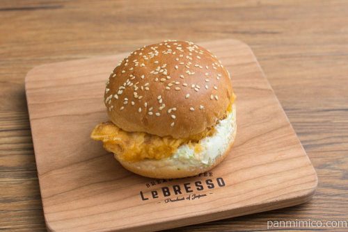 鶏タツタバーガー【ファミリーマート】横から見た図