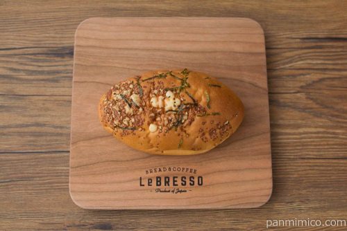 柚子胡椒香るチキンパン【ファミリーマート】上から見た図