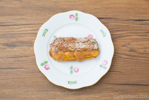 ピエール・エルメ　シグネチャー　エクレアマンゴーキャラメル【セブンイレブン】上から見た図