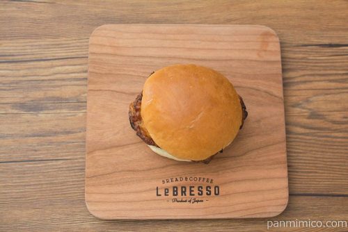 ガーリックペッパーチキンバーガー【セブンイレブン】上から見た図