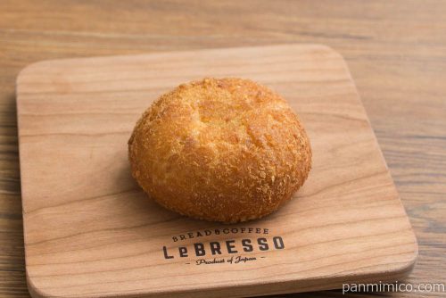 牛肉たっぷり特製カレーパン【セブンイレブン】横から見た図