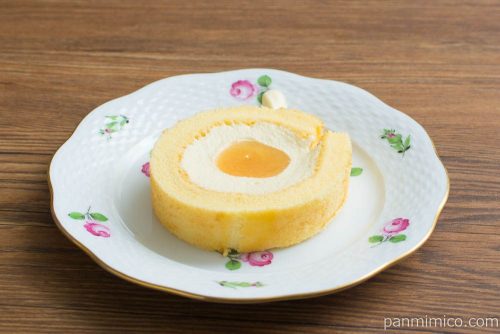 Uchi Café×八天堂　かすたーどももロール【ローソン】横から見た図