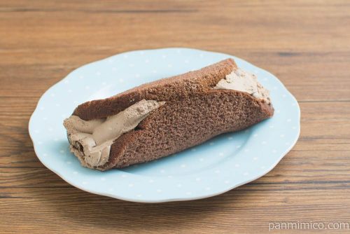 ７プレミアム　パリパリとしたチョコバナナオムレット【セブンイレブン】横から見た図