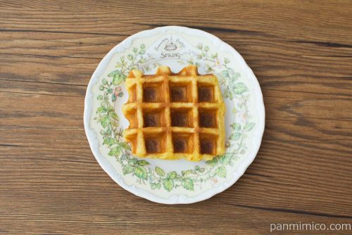三重県産マイヤーレモンのワッフル【ファミリーマート】上から見た図
