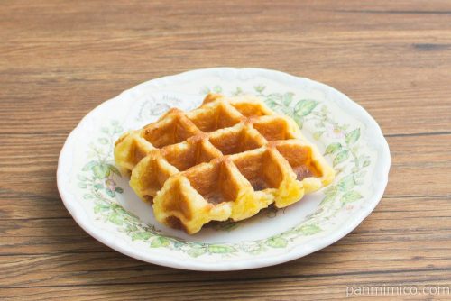 三重県産マイヤーレモンのワッフル【ファミリーマート】横から見た図