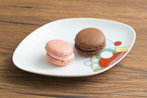 マカロン(あまおう苺&ショコラ)【ローソン】横から見た図