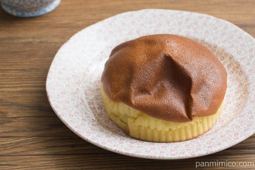 ７Ｐ　クリームサンドブールパン【セブンイレブン】横から見た図