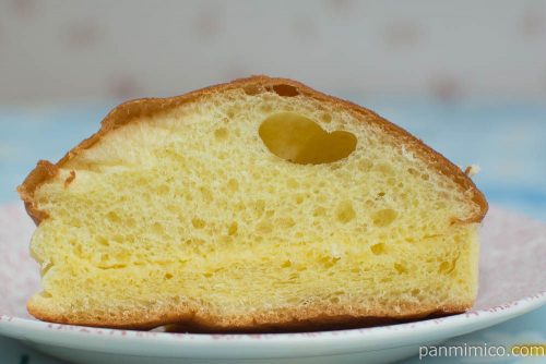 ７Ｐ　クリームサンドブールパン【セブンイレブン】断面図