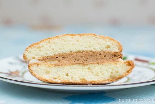 ダルゴナコーヒー風ブッセ【ヤマザキ】断面図