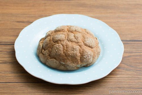 コーヒーメロンパン（キリマンジャロコーヒー入りクリーム）【ヤマザキ】横から見た図