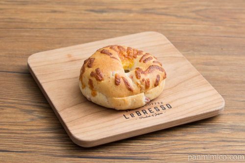 Bagelwiches チーズベーコンオニオン【Pasco】横から見た図