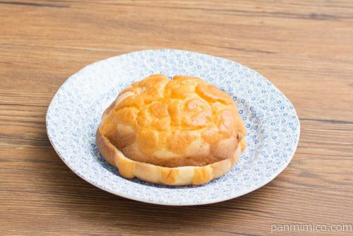 シューDEメロンパン【ヤマザキ】横から見た図