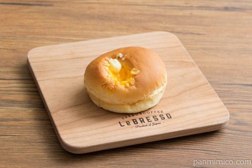 マヨネーズいっぱいのパン【ローソン】横から見た図