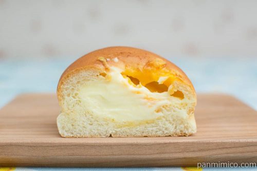 マヨネーズいっぱいのパン【ローソン】断面図