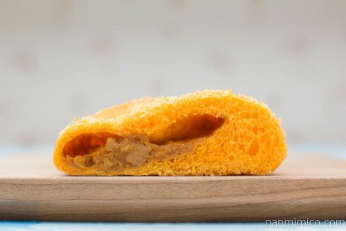 「鬼滅の刃」煉獄杏寿郎の焼きカレーパン【ローソン】断面図