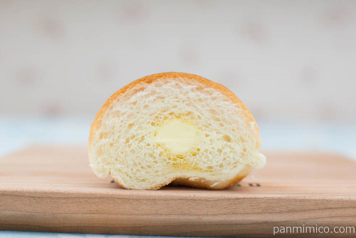 ７Ｐマーガリン入り　バターロール　４個入【セブンイレブン】断面図