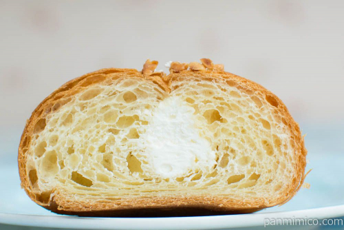 ホイップクロワッサン【ファミリーマート】断面図