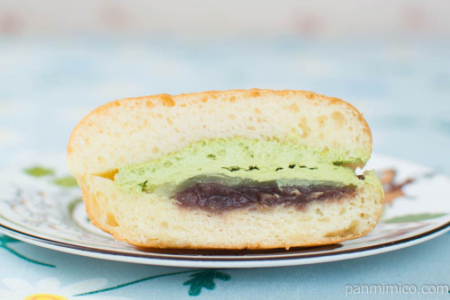 ドーナツサンド（宇治抹茶ホイップ）【ヤマザキ】断面図