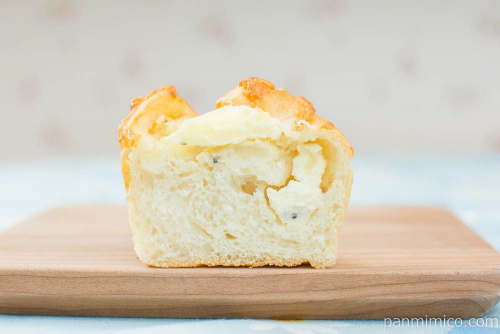 じゃがバターパン【ローソン】断面図