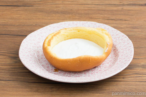 ホイップとカスタードのパン【ローソン】横から見た図