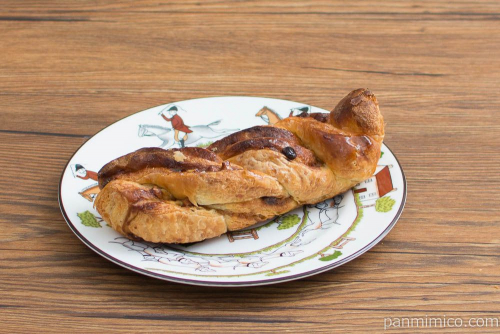 カフェモカブレッド【ファミリーマート】横から見た図