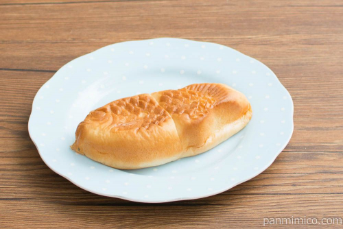 たい焼き風パン(クリーム)【ヤマザキ】横から見た図