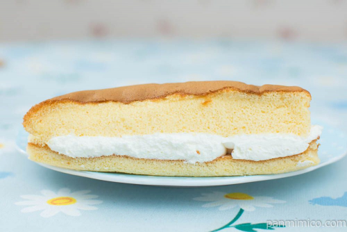 たっぷりクリームのシフォンサンド【ヤマザキ】断面図