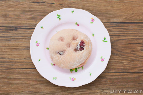 マチノパン いちごのフォカッチャ いちごバターに追いバター【ローソン】上から見た図