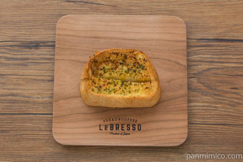 厚切りガーリックフランス【ファミリーマート】上から見た図