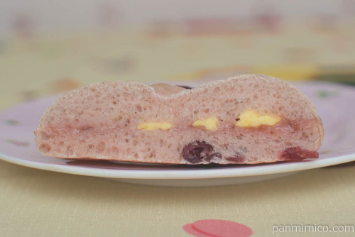 マチノパン いちごのフォカッチャ いちごバターに追いバター【ローソン】断面図