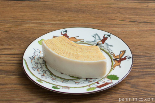 焼肉たむら めっちゃ～うま！普通の？ミルクバウムクーヘン【ローソン】横から見た図