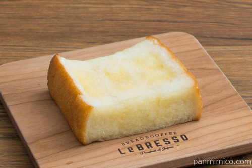 ７Ｐ 厚ぎりハニーシュガートースト【セブンイレブン】横から見た図