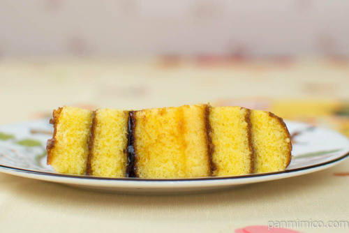 山崎 とろける卵のロールケーキ【セブンイレブン】断面図