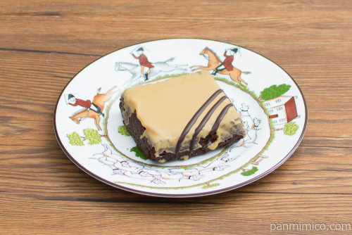 ブロンドキャラメルブラウニー【セブンイレブン】横から見た図